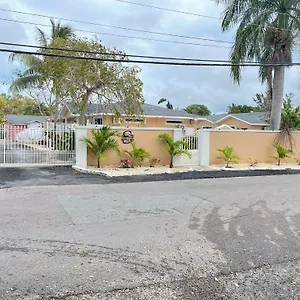 Apartahotel Sandelwood Studios', Nasáu